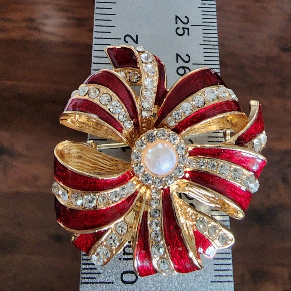 Vintage Red Enamel Gold Tone CZ and Faux Pearl Valentine's Ribbon Bow Brooch Pin - Picture 10 of 16